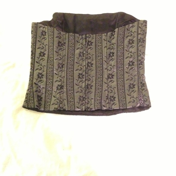 Black and silver corset. - Picture 2 of 3