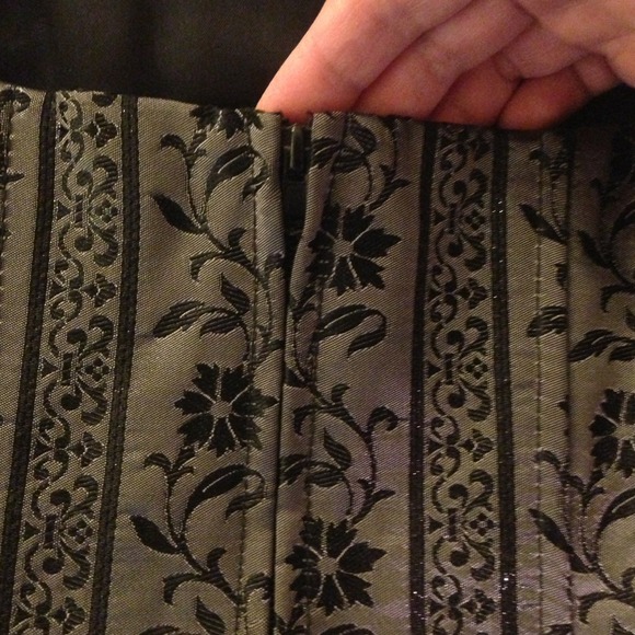Black and silver corset. - Picture 3 of 3