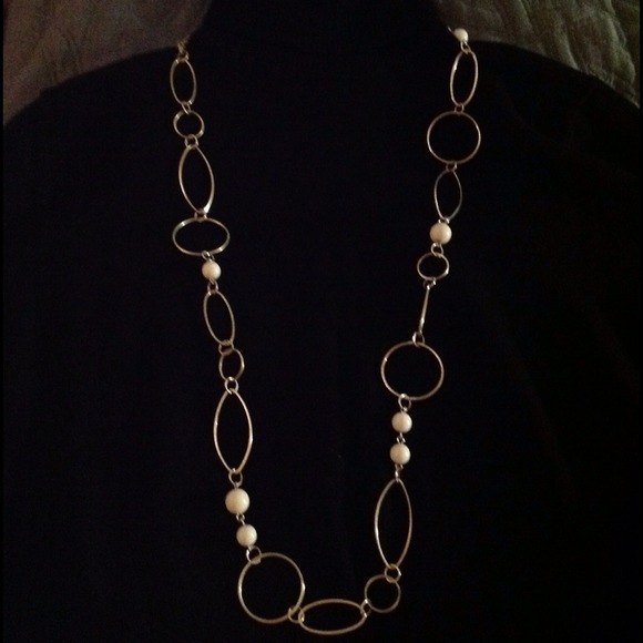 Silvertone necklace
