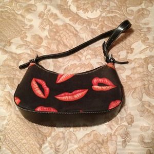 Quirky lips purse