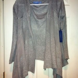 Gray Simply Vera Vera Wang sweater. Never worn.
