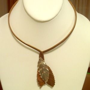 Vintage Metal Necklace with Leaves Design