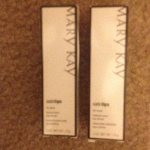 Brand new Satin lips set from Mary Kay