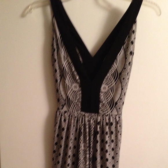 black and white sleeveless dress