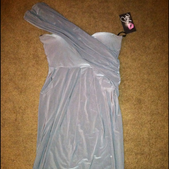 One shoulder grey dress
