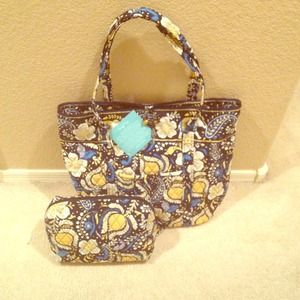 VERA BRADLEY Vera tote w/ cosmetic case. New.
