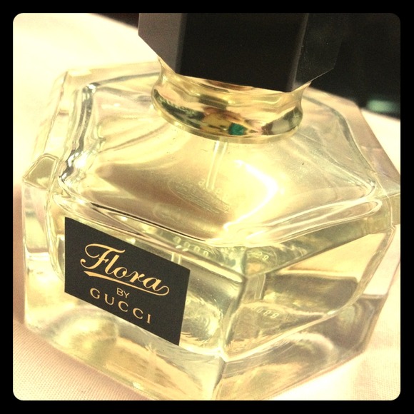 Flora by Gucci Eau de Toilette 1 oz