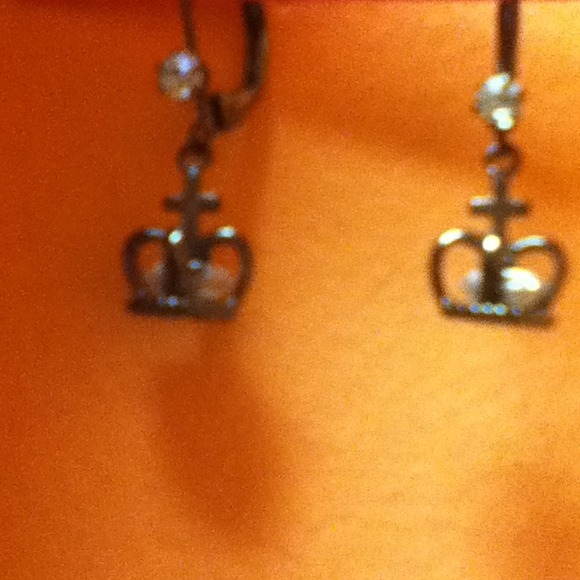 Queen crown ear rings