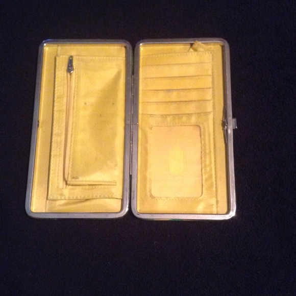 Target Wallet - Picture 2 of 2