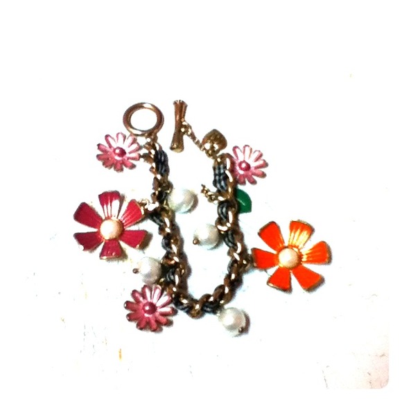 Flower charm bracelet *sold in bundle*