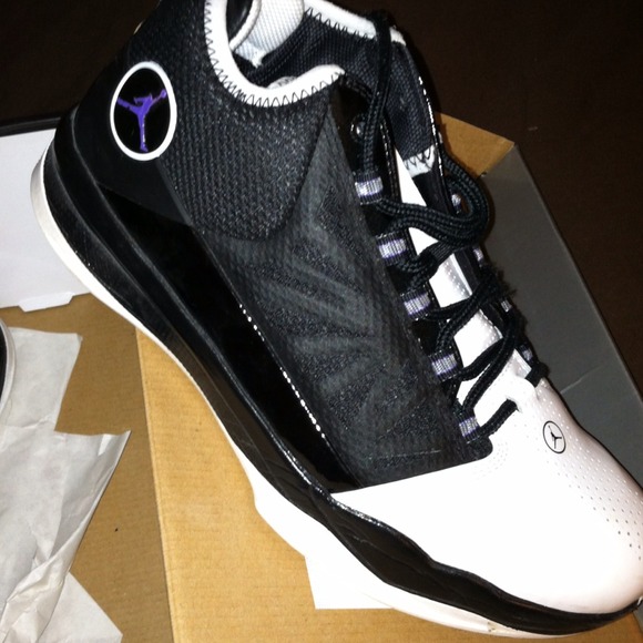 ** SOLD***Boys/ Men Jordan's 9.5 (jumpman23)