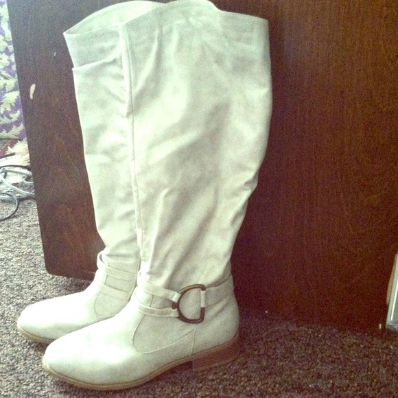 BCBG White leather modern clasp knee boots