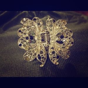 ✨Beautiful Butterfly Hair Clip!