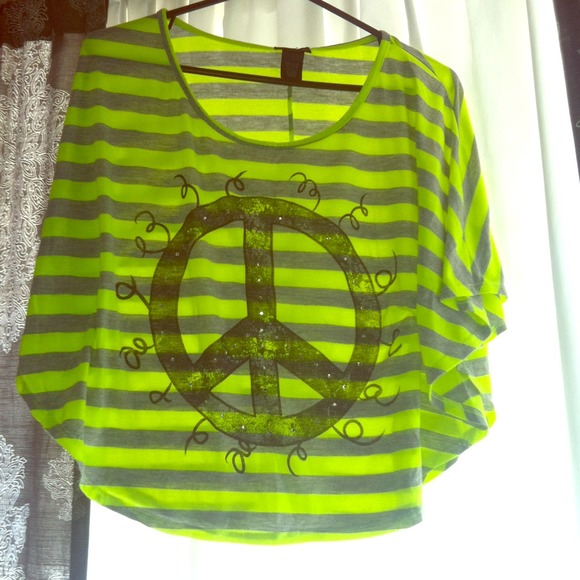 Peaced sign, neon shirt.