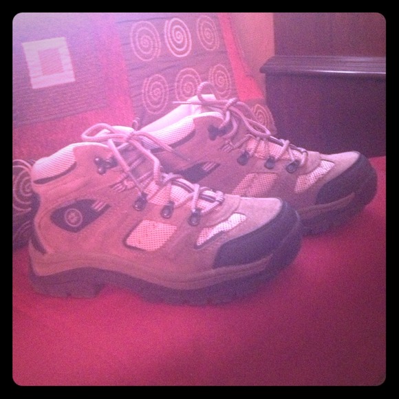 Women's hiking boots (ankle height)