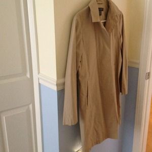 *Bundle*Trench Coat and black patent clutch