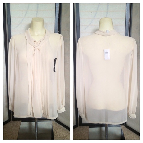 SOLD NWT Banana Republic White Pleated Blouse Tie - Picture 2 of 4