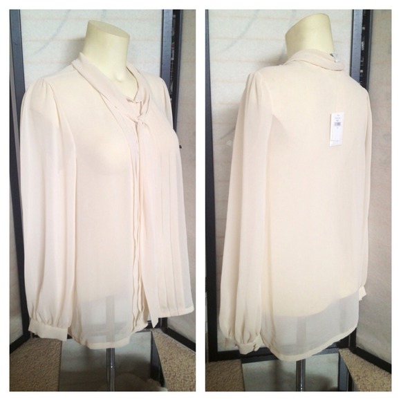 SOLD NWT Banana Republic White Pleated Blouse Tie - Picture 3 of 4