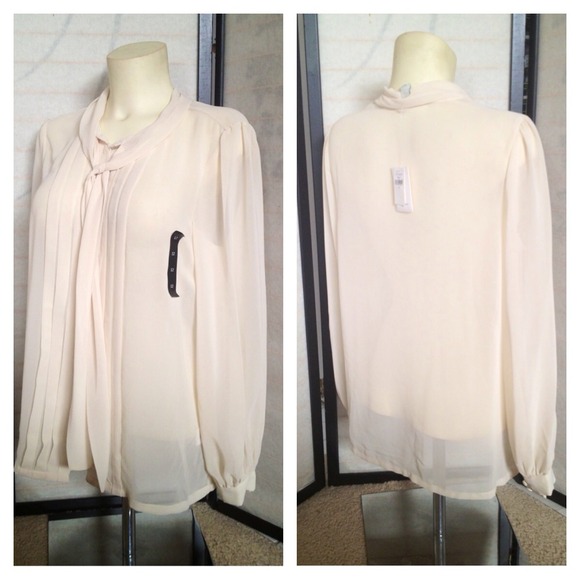 SOLD NWT Banana Republic White Pleated Blouse Tie - Picture 4 of 4