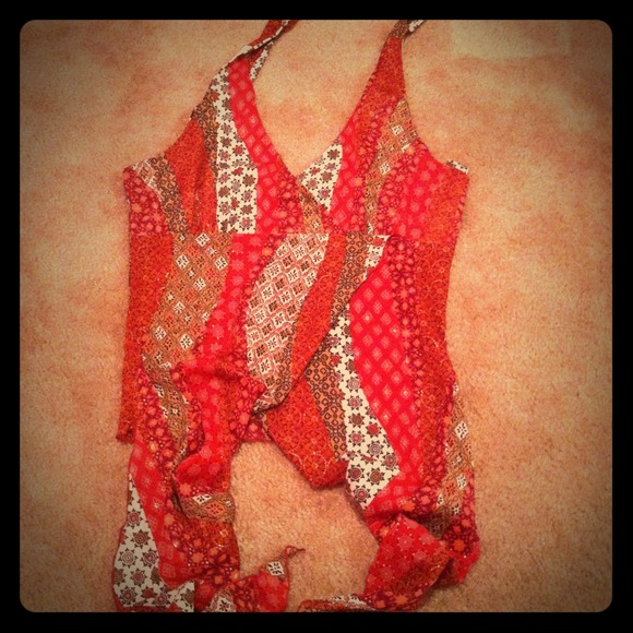 Moda International Tops - ❌SOLD❌"Butterfly" style halter