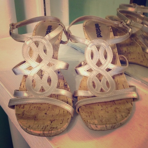 Brown n gold wedge