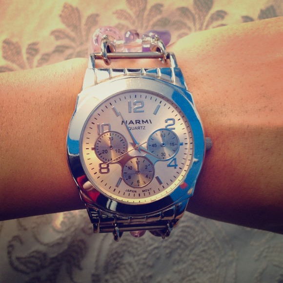 Jewelry - 🎀BUNDLE🎀Pretty Cute Watch!