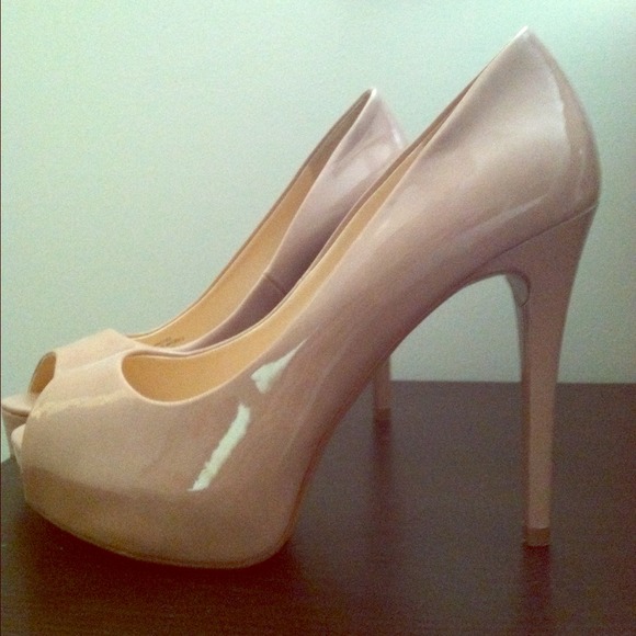 Authentic Guess Peep Toe Nude Heels NEW