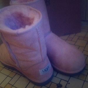 Light pink uggs