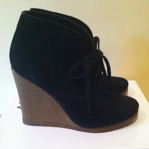 ❌❌SOLD - ALDO booties!!! ❌❌ - Picture 2 of 4