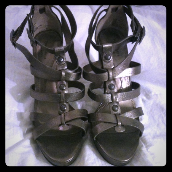 Vera Wang Shoes - Simply Vera gladiator shoes