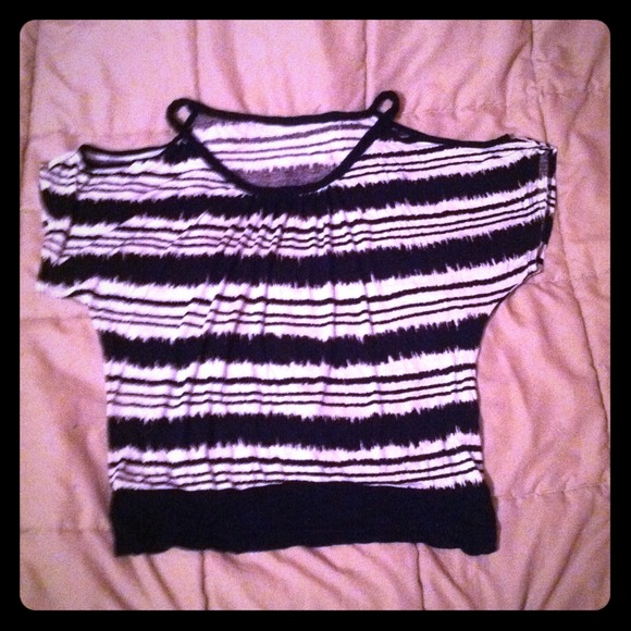Black&white loose fitting t-shirt. - Picture 1 of 2