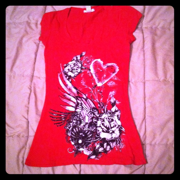 Red t-shirt with design.