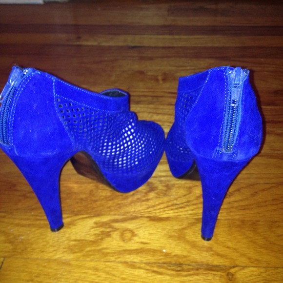 Cobalt suede bootie - Picture 3 of 4