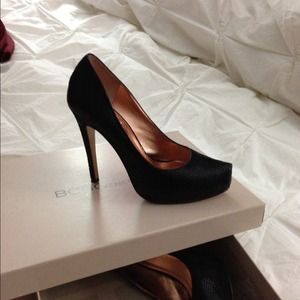 Black leather BCBG pumps worn twice in Size 6