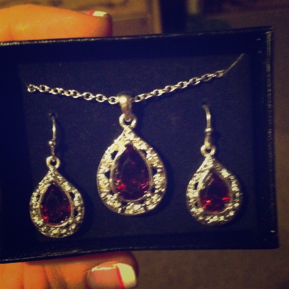 Necklace and earring set