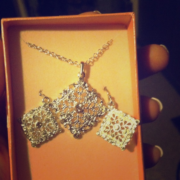 Necklace and earring set.