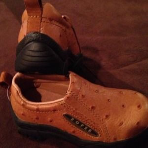 SOLD. ✅✅Full Quill Slip on Shoes🌵