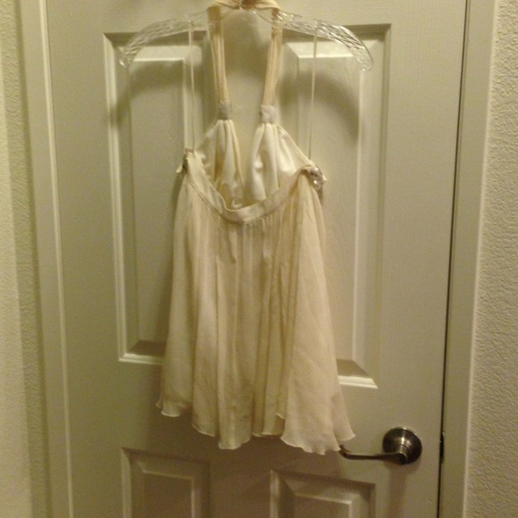 Express halter top. - Picture 2 of 2