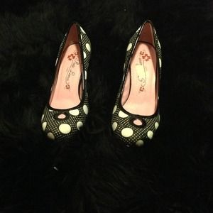 Polka-dotted high heels doll face poetic license