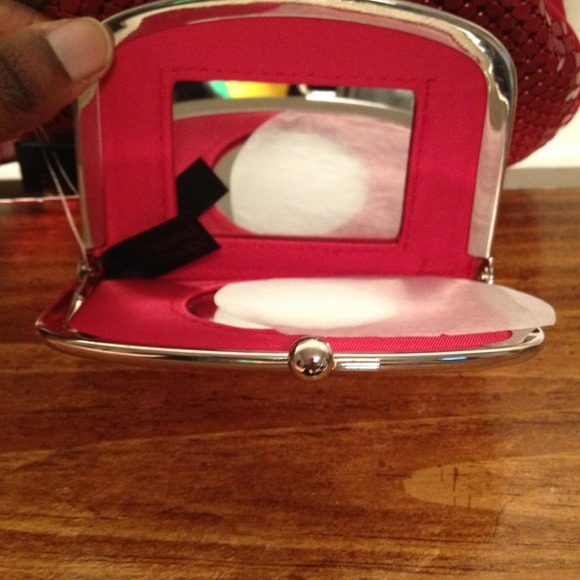 ❌🚫SOLD 🚫❌ Small red sequin clutch & mirror - Picture 2 of 4