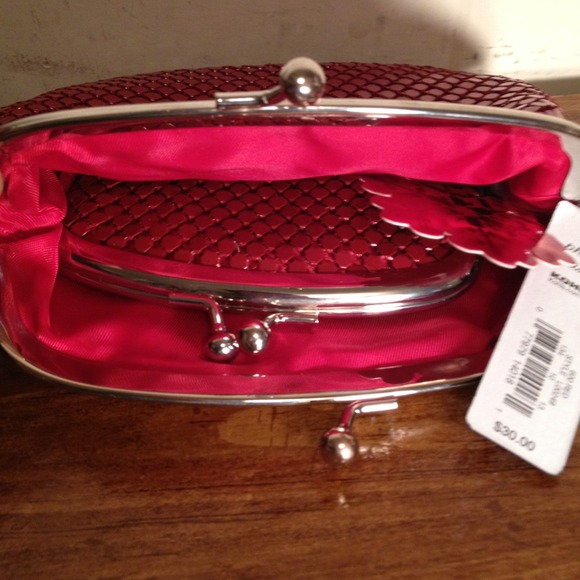 ❌🚫SOLD 🚫❌ Small red sequin clutch & mirror - Picture 4 of 4