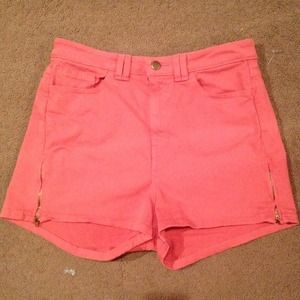 Stretch Twill High-Waisted Side Zip Shorts (coral)