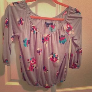 ⛔⛔SOLD in bundle⛔⛔ AE Floral & Gray Crop Top