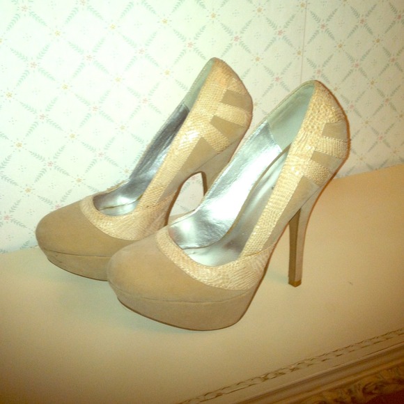 qupid Shoes - SOLD***********Nude/tan heels