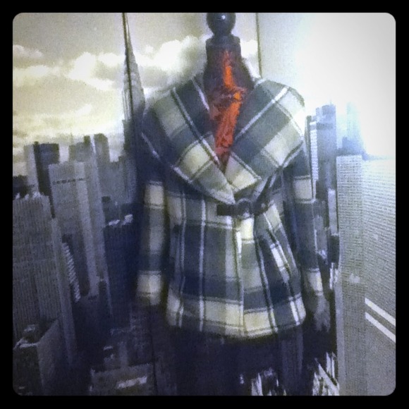 Valerie Bertinelli coat.