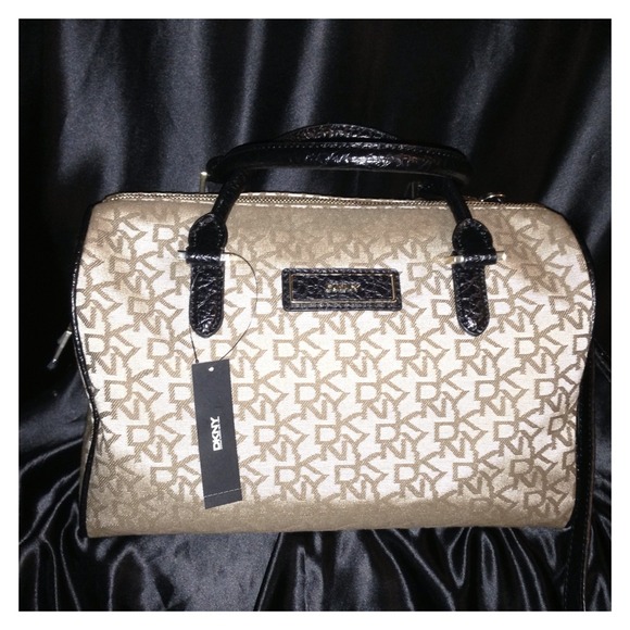 Authentic DKNY bag 🍄REDUCED🍄