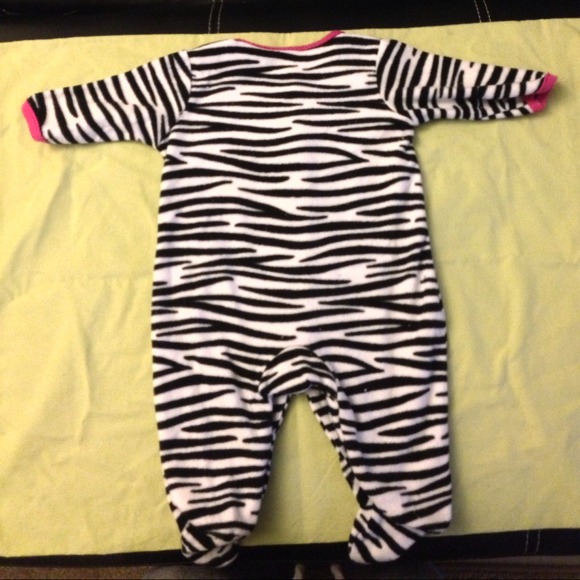 🚨Sold🚨NWOT Carter's footed pajamas 3 months - Picture 4 of 4