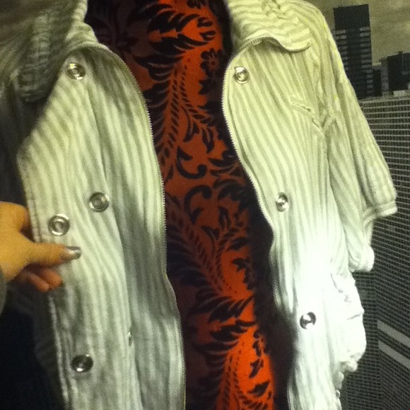 Cropped blazer. - Picture 3 of 4