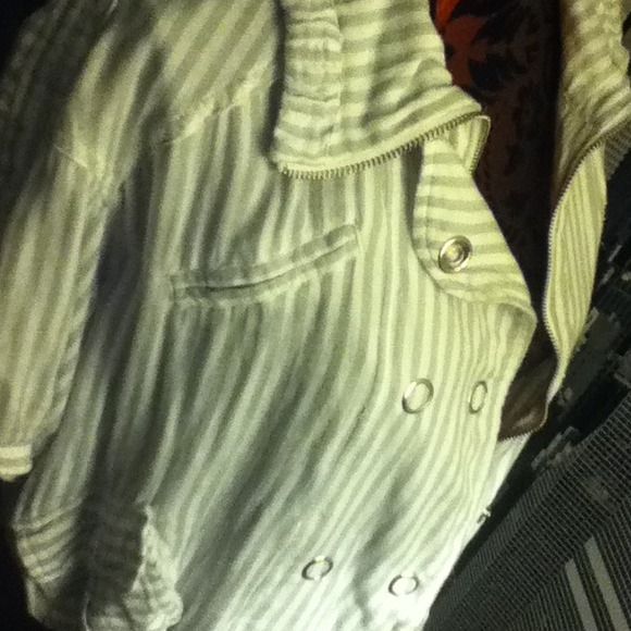 Cropped blazer. - Picture 4 of 4