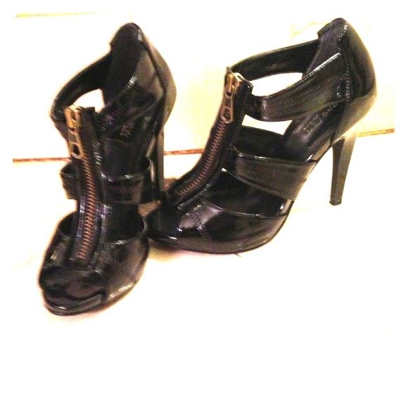 Preview International  Black Zipper Sandals